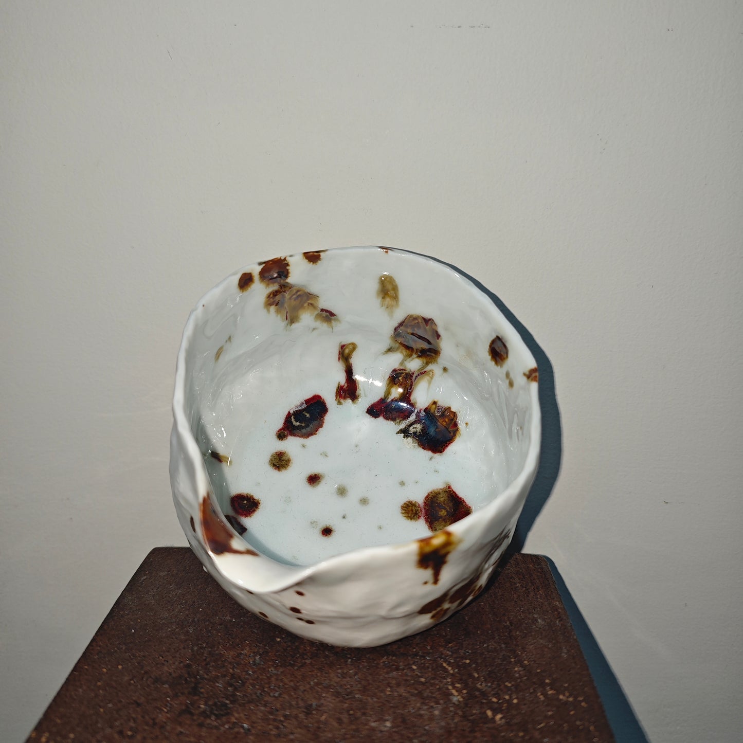 # GULMA — KATAKUCHI PORCELAIN IRON SERIES 001