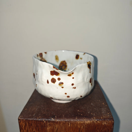 # GULMA — KATAKUCHI PORCELAIN IRON SERIES 001