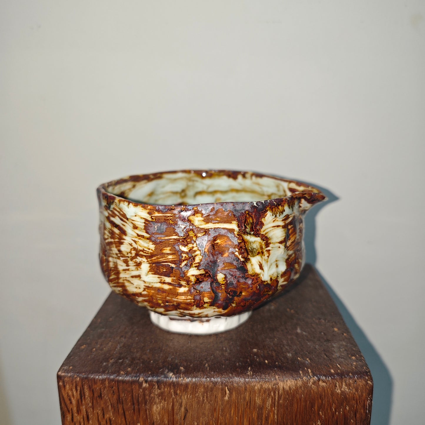 # GULMA — KATAKUCHI PORCELAIN IRON SERIES 002